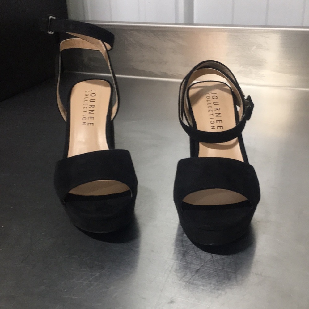 New WB Woman’s Journee Collection Black Heeled Sandals - Picture 2 of 8